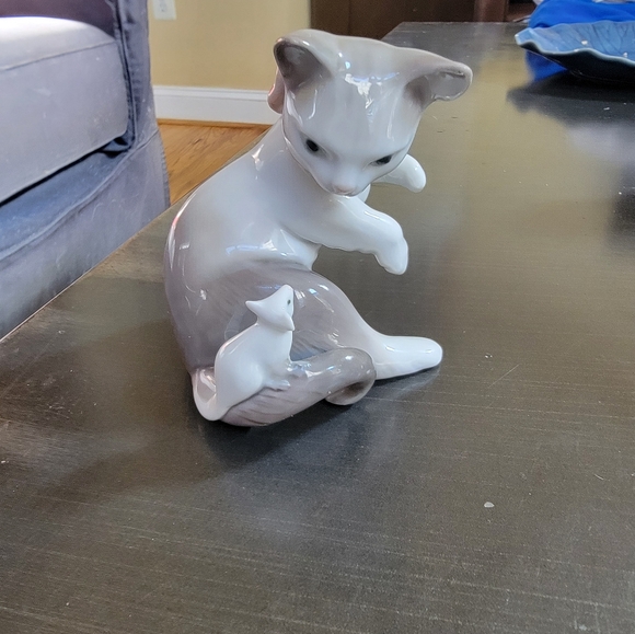 Lladro Kitten and Mouse Figurine - Picture 6 of 8